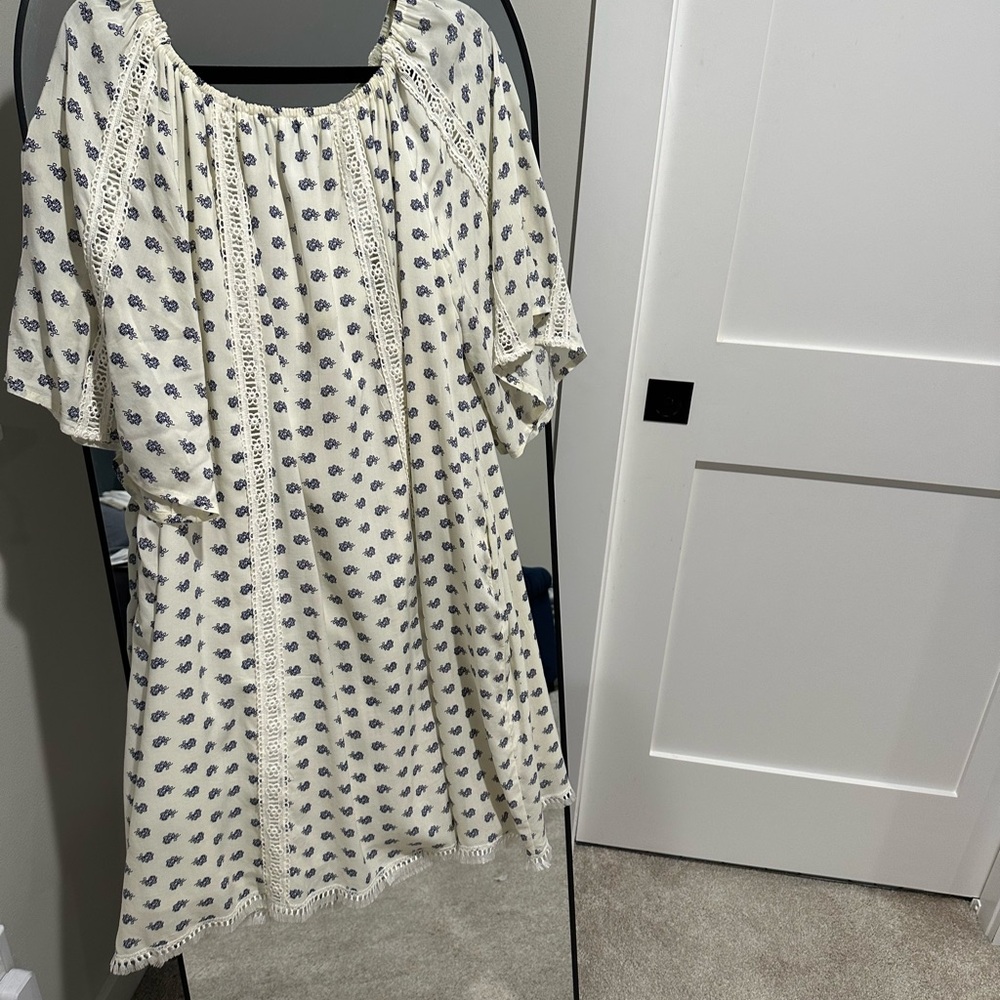 Suzanne Betro Cream and Blue Patterned Dress